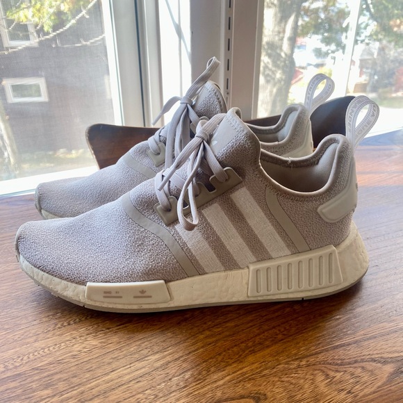 Women’s 9.5 Adidas NMD_R1 - Picture 3 of 9